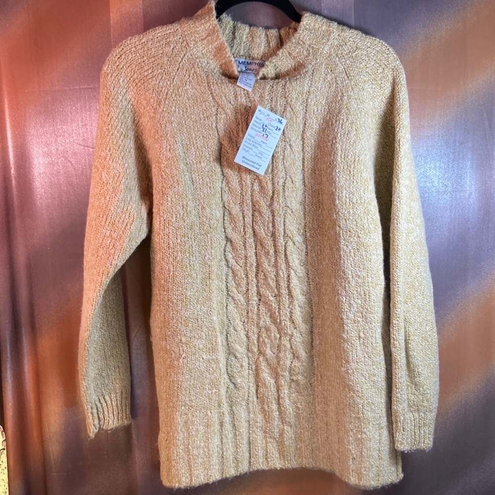 Memphis Jones cable knit sweater size M. 40” chest. B8.  wool acrylic‎ mix